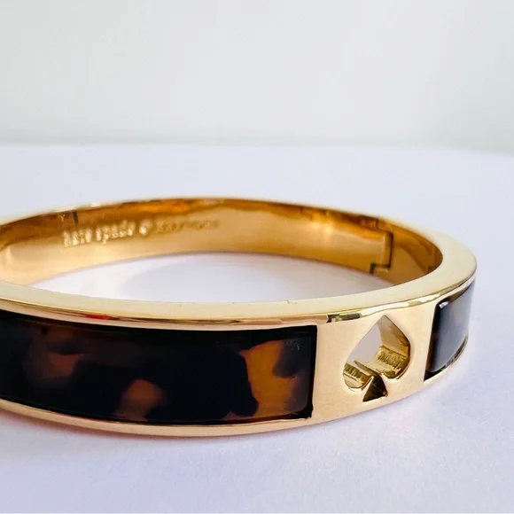 KATE SPADE Hole Punch Spade Bangle Snap Closure Tortoise Gold-Tone Bracelet OS - Picture 9 of 9
